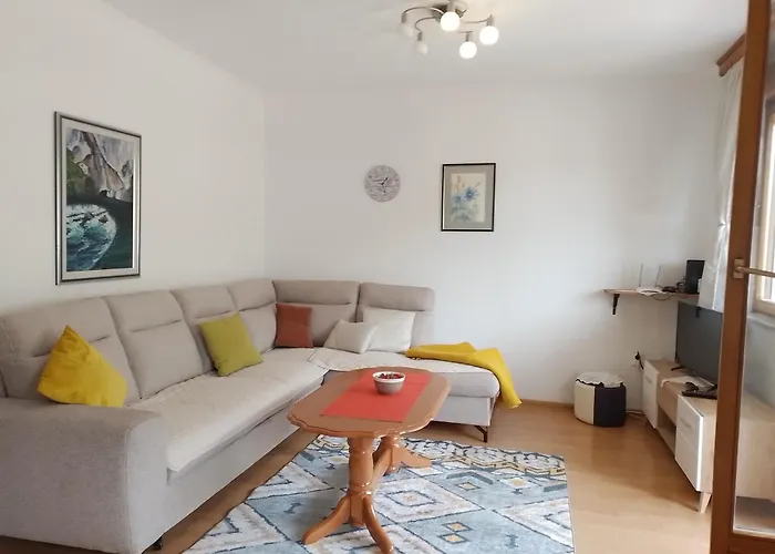 Sanja - 212 מוסטר