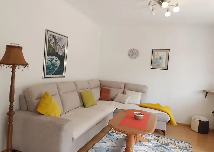 Sanja - 212 מוסטר