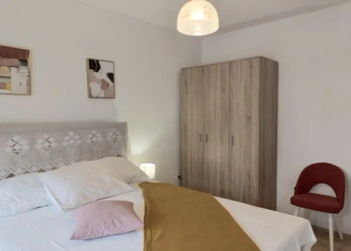 Sanja - 212 מוסטר